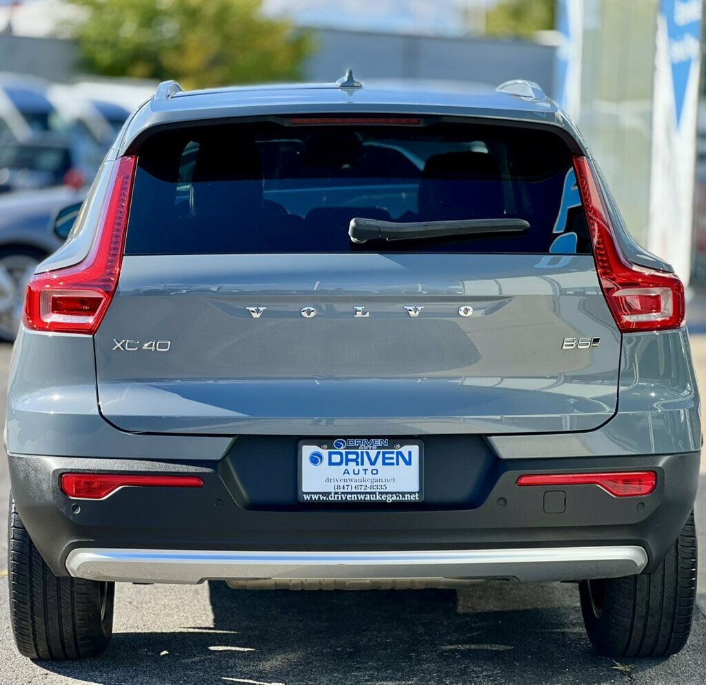 Used 2023 Volvo XC40 B5 Core w/ Convenience Package AWD/4WD image 4