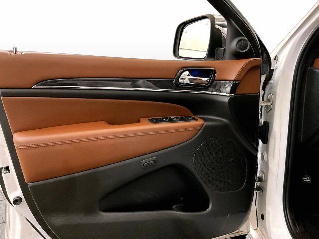 Used 2020 Jeep Grand Cherokee Overland AWD/4WD image 22