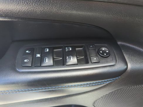 Used 2018 Jeep Grand Cherokee Laredo AWD/4WD image 27