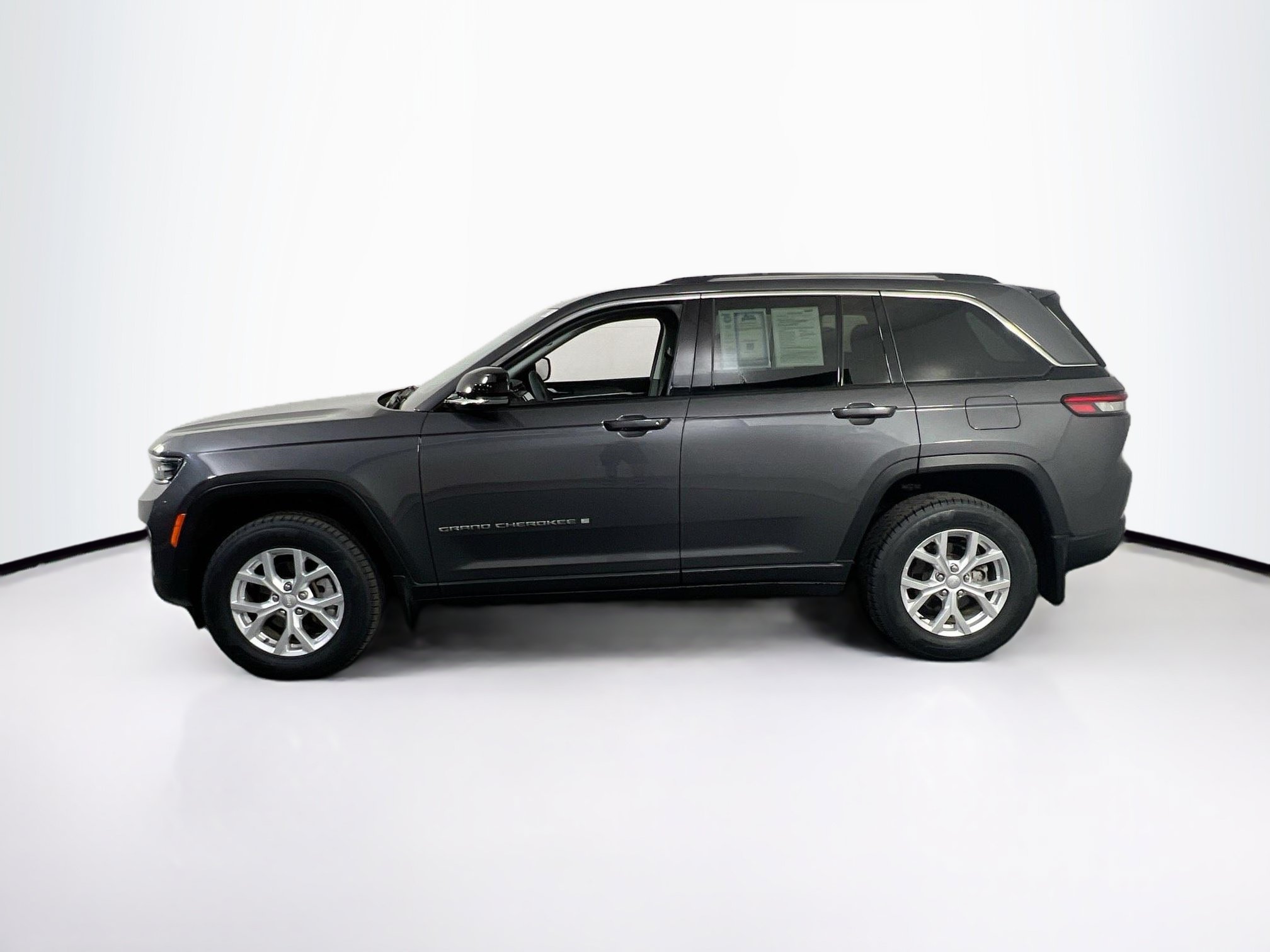 Used 2023 Jeep Grand Cherokee Limited w/ MOPAR Finishing Package AWD/4WD image 8