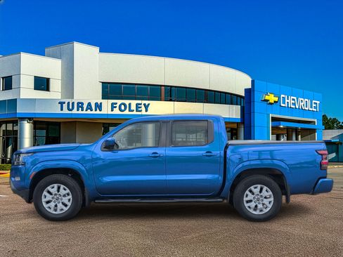 Used 2024 Nissan Frontier SV w/ SV Convenience Package RWD image 2