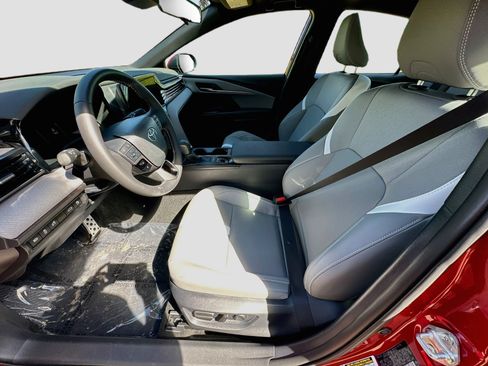 Used 2026 Toyota Camry SE FWD image 13