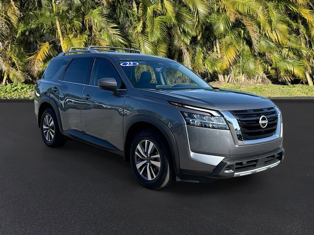Used 2023 Nissan Pathfinder SL AWD/4WD image 2