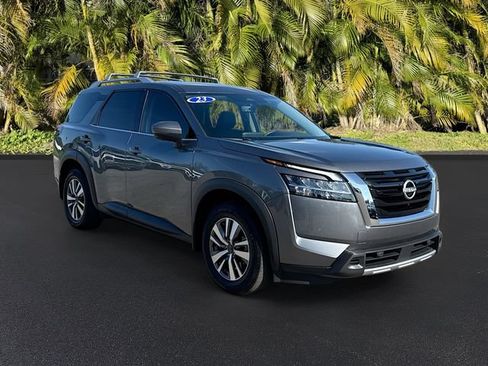 Used 2023 Nissan Pathfinder SL AWD/4WD image 2