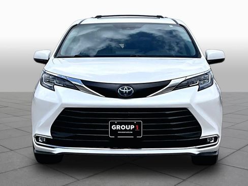 Used 2021 Toyota Sienna XLE FWD image 4