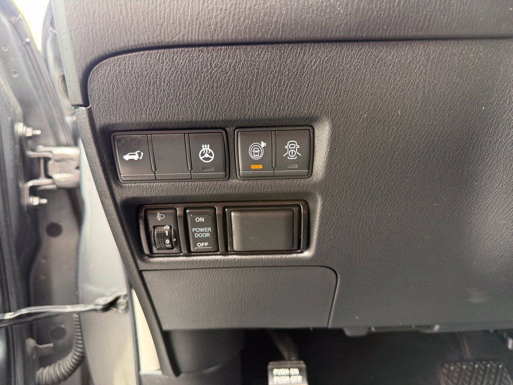 Used 2019 Nissan Armada Platinum w/ Captain's Chairs Package RWD image 8
