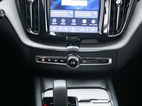 Certified 2025 Volvo XC60 T8 Plus w/ Protection Package Premier AWD/4WD image 27
