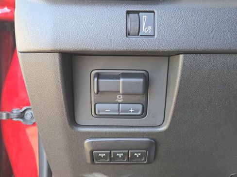 Used 2024 GMC Canyon AT4X w/ AT4X AEV Edition image 21