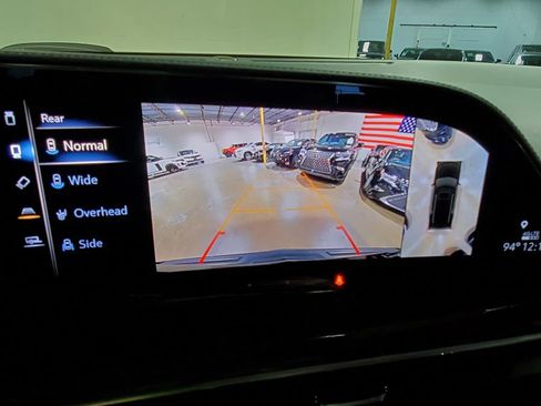 Used 2023 Cadillac Escalade Premium Luxury AWD/4WD image 32
