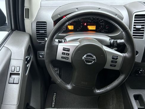 Used 2016 Nissan Frontier SV w/ SV Value Truck Package AWD/4WD image 12