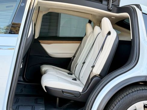 Used 2019 Tesla Model X 75D image 20
