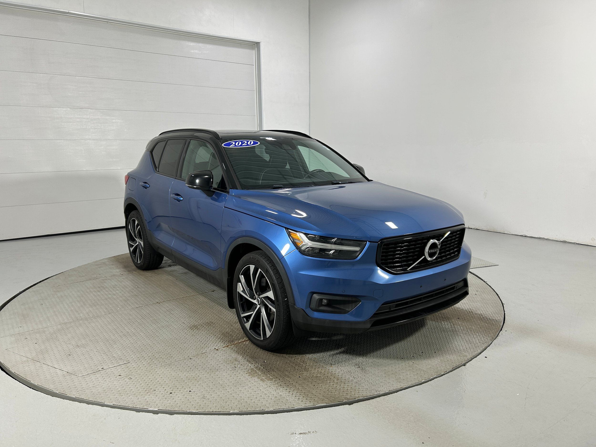 Used 2020 Volvo XC40 T5 R-Design AWD/4WD image 2