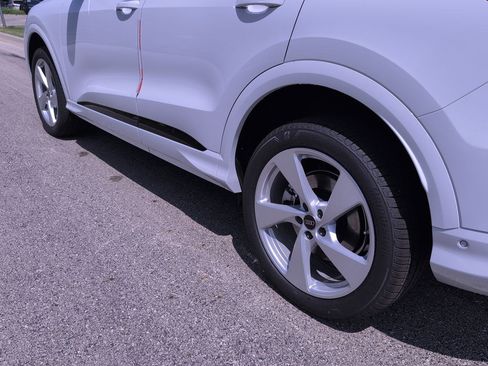 New 2025 Audi Q5 Premium Plus image 3