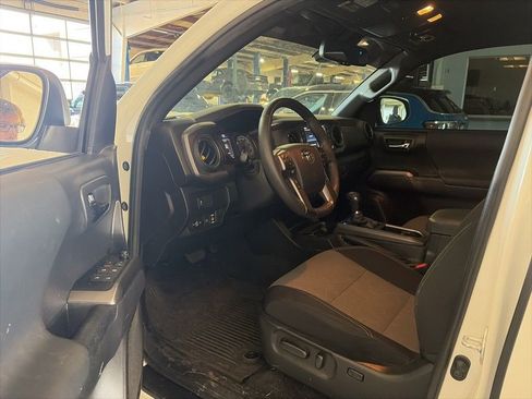 Used 2023 Toyota Tacoma TRD Sport image 5