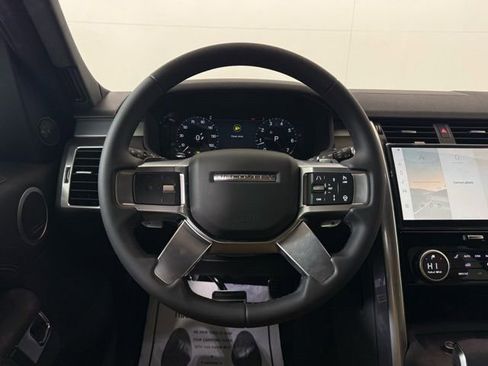New 2026 Land Rover Discovery Dynamic SE image 24