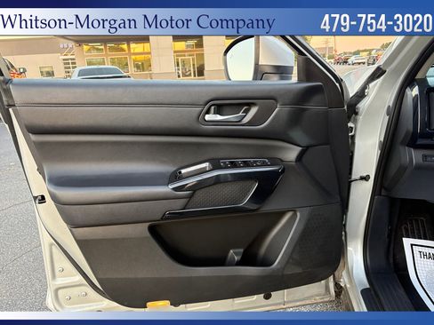 Used 2022 Nissan Pathfinder SV image 11