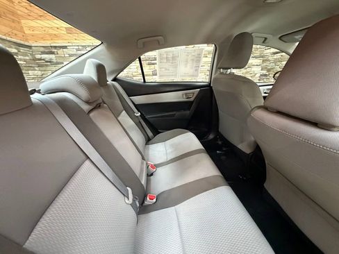 Used 2018 Toyota Corolla LE image 29