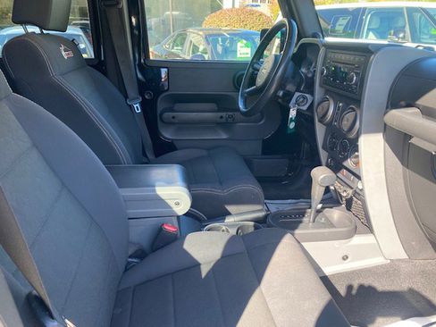 Used 2010 Jeep Wrangler Unlimited Sport image 12