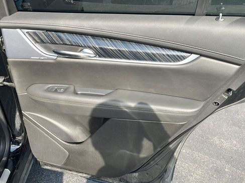 Used 2024 Cadillac XT6 Premium Luxury AWD/4WD image 29