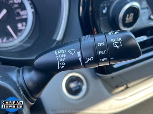 Used 2021 Toyota Highlander XLE AWD/4WD image 28