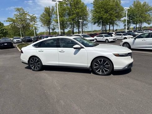 Used 2023 Honda Accord Touring image 9
