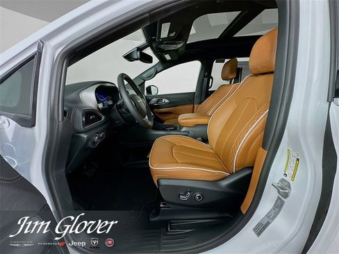 New 2026 Chrysler Pacifica Pinnacle w/ Trailer Tow Group image 21