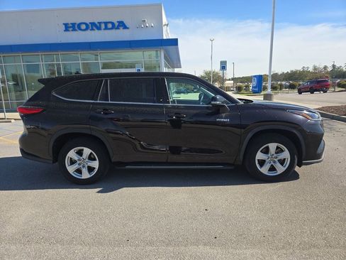 Used 2021 Toyota Highlander LE image 16