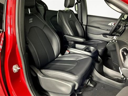 New 2026 Chrysler Pacifica Select w/ S Appearance Package image 12