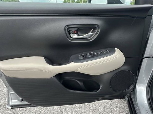 Certified 2025 Honda HR-V LX image 20