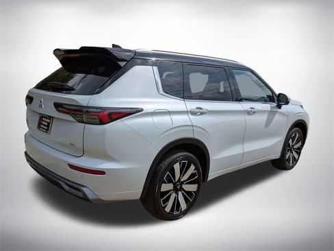 New 2026 Mitsubishi Outlander SEL image 4