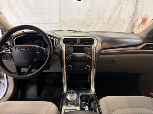 Used 2018 Ford Fusion SE FWD image 14