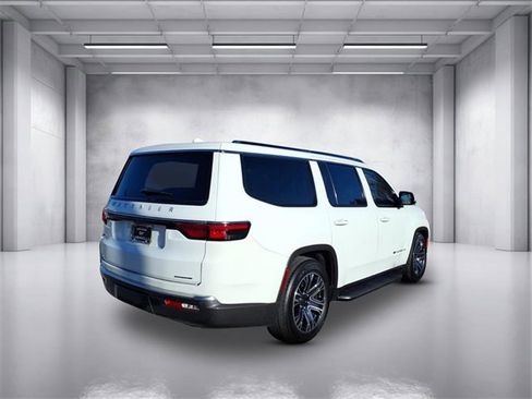 Used 2022 Jeep Wagoneer Series III image 3