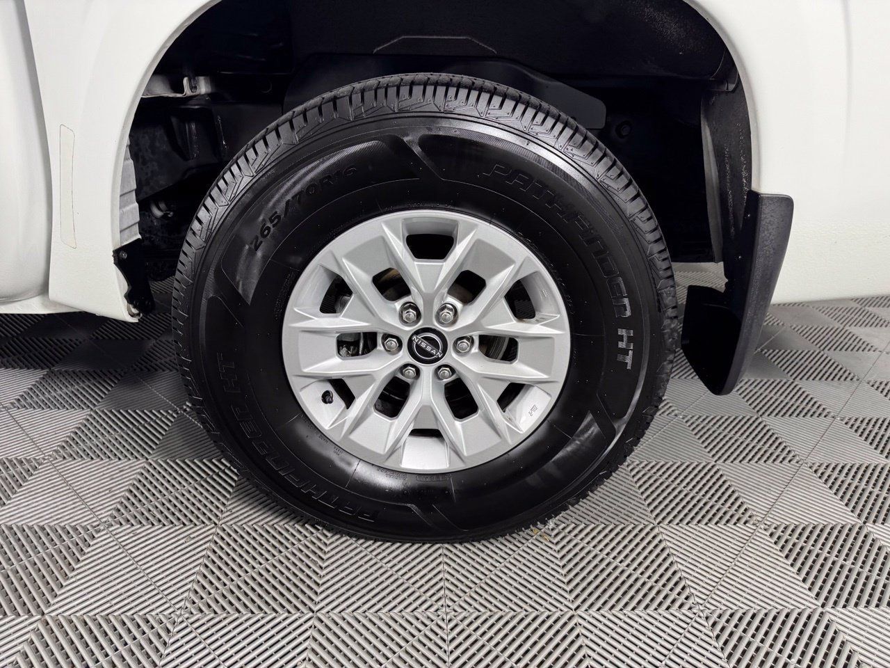 Used 2024 Nissan Frontier SV RWD image 37