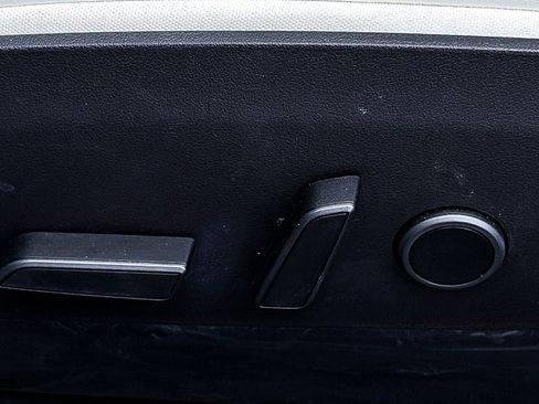 Used 2022 Tesla Model 3 Standard Range image 17