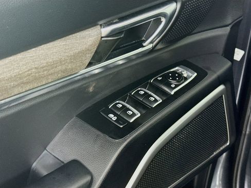 Used 2022 Kia Telluride EX w/ EX Premium Package FWD image 18