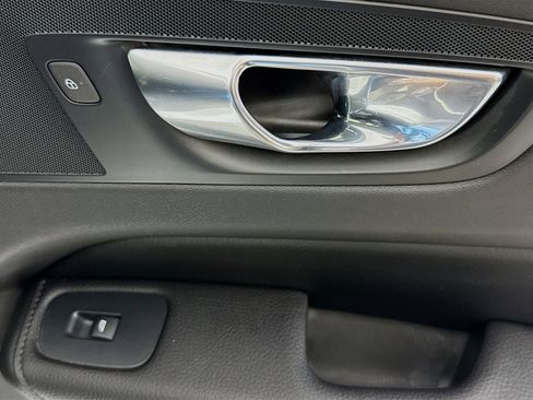 Used 2022 Volvo XC60 B5 Momentum w/ Advanced Package FWD image 30