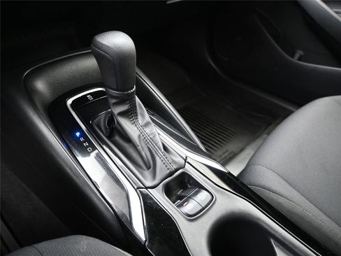 Used 2022 Toyota Corolla LE image 5