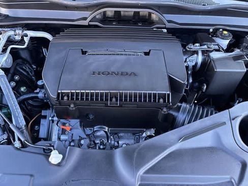 Certified 2025 Honda Pilot Black Edition image 15