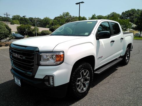 Certified 2022 GMC Canyon AT4 w/ Trailering Package AWD/4WD image 2