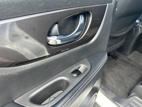 Used 2019 Nissan Rogue SV AWD/4WD image 26