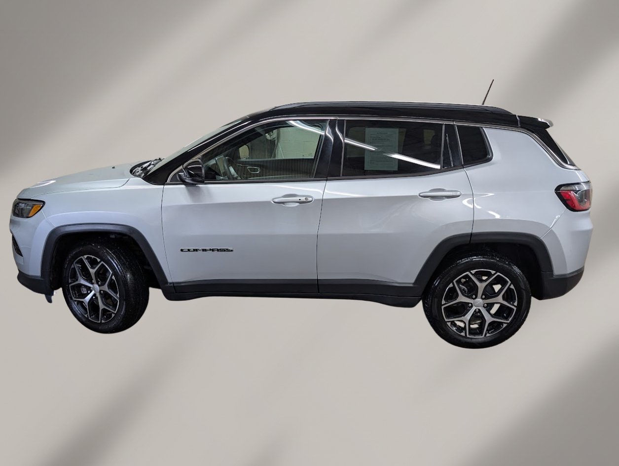Used 2024 Jeep Compass Limited AWD/4WD image 3
