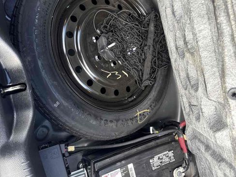 Used 2014 Chrysler 300 image 12