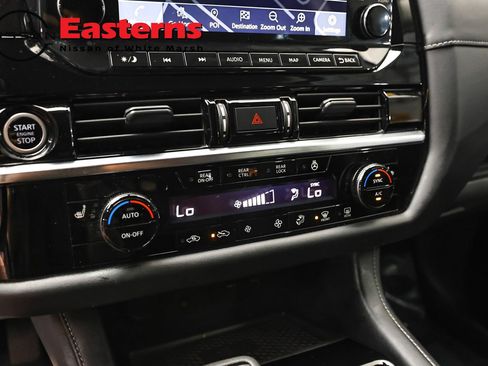 Used 2023 Nissan Pathfinder SL AWD/4WD image 19