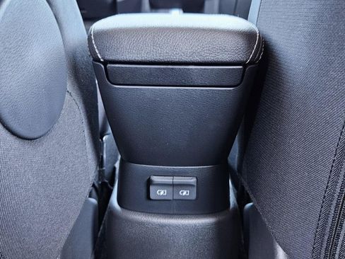 New 2025 Nissan Kicks Play S image 16