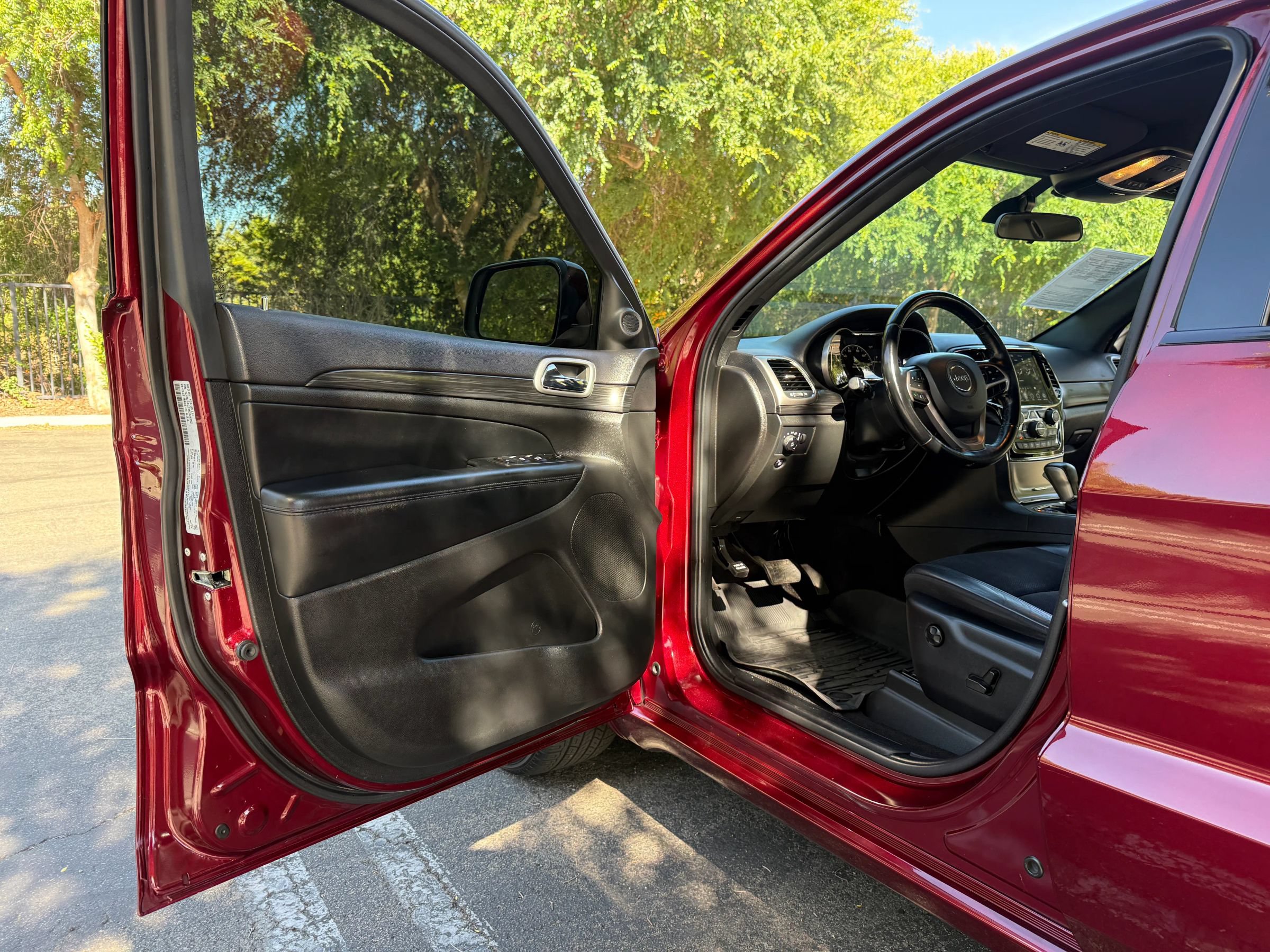 Used 2021 Jeep Grand Cherokee Laredo X RWD image 24