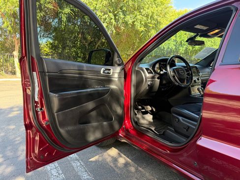 Used 2021 Jeep Grand Cherokee Laredo X RWD image 24