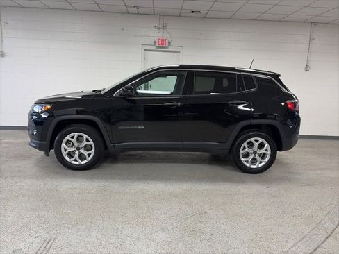 Used 2025 Jeep Compass Sport image 20