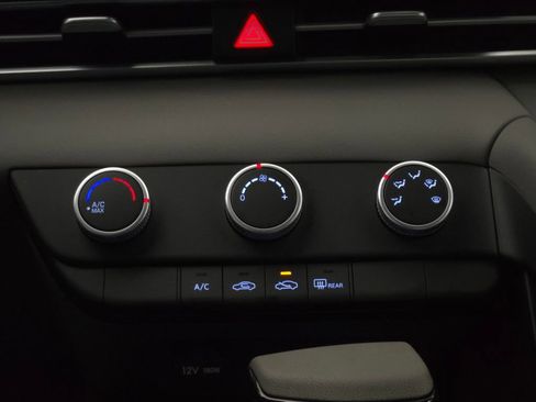 Used 2025 Hyundai Elantra SE image 23