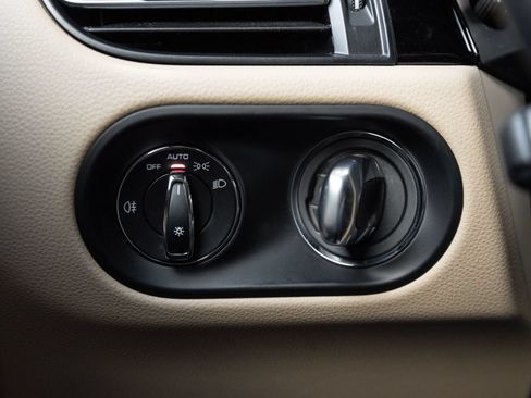Certified 2023 Porsche Macan AWD/4WD image 17