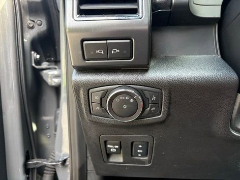 Used 2018 Ford F150 Lariat w/ Equipment Group 502A Luxury AWD/4WD image 29